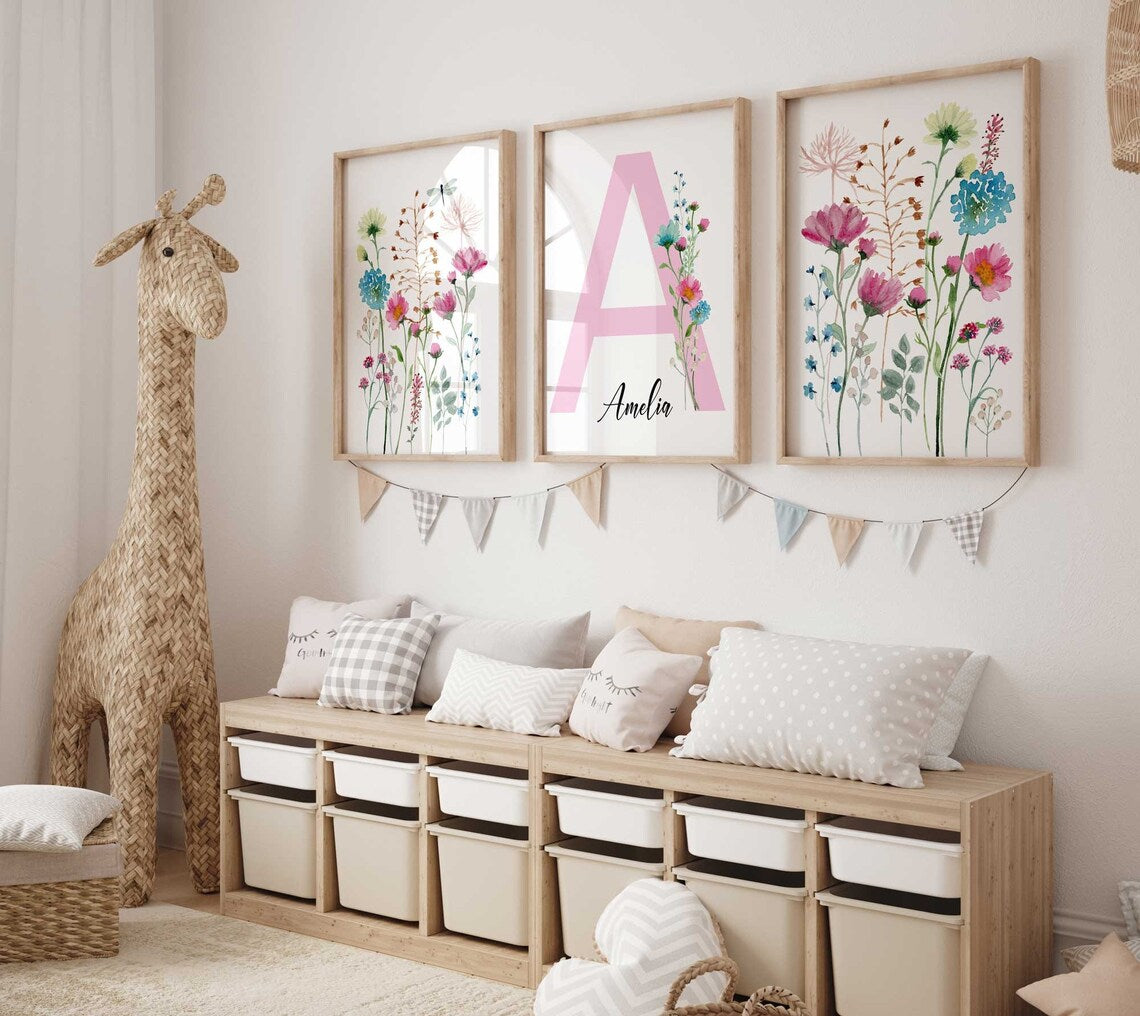 Decoración de cuarto de bebé niña color rosa pastel, Impresión personalizada con el nombre de la niña, Decoración de cuarto de bebé, Arte de pared floral personalizado para cuarto de bebé, Láminas de flores silvestres para cuarto de bebé Imagen secundaria del producto