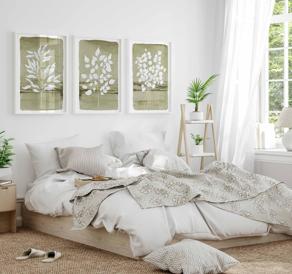 Decoración de pared botánica verde savia, arte de pared verde salvia, tríptico de tres piezas, impresiones de ramas de eucalipto, decoración de sala de estar con hojas de acuarela Imagen secundaria del producto