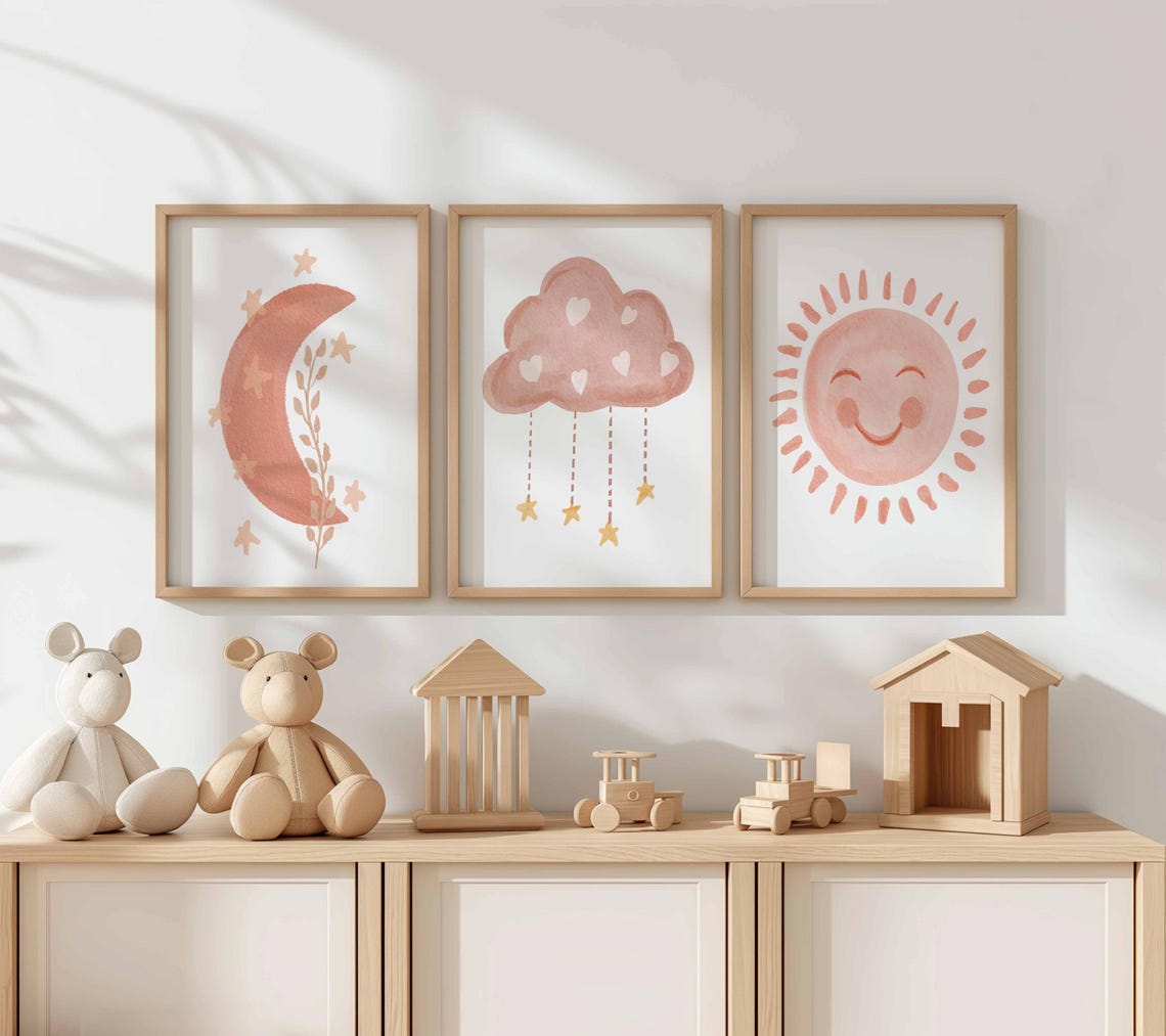 Lámina infantil Sol, Luna y Nubes, Set de 3 láminas bohemias, Decoración neutra para habitación de bebé, Estrellas pastel, corazón en acuarela, ilustración para niñas y niños en tonos melocotón Imagen secundaria del producto