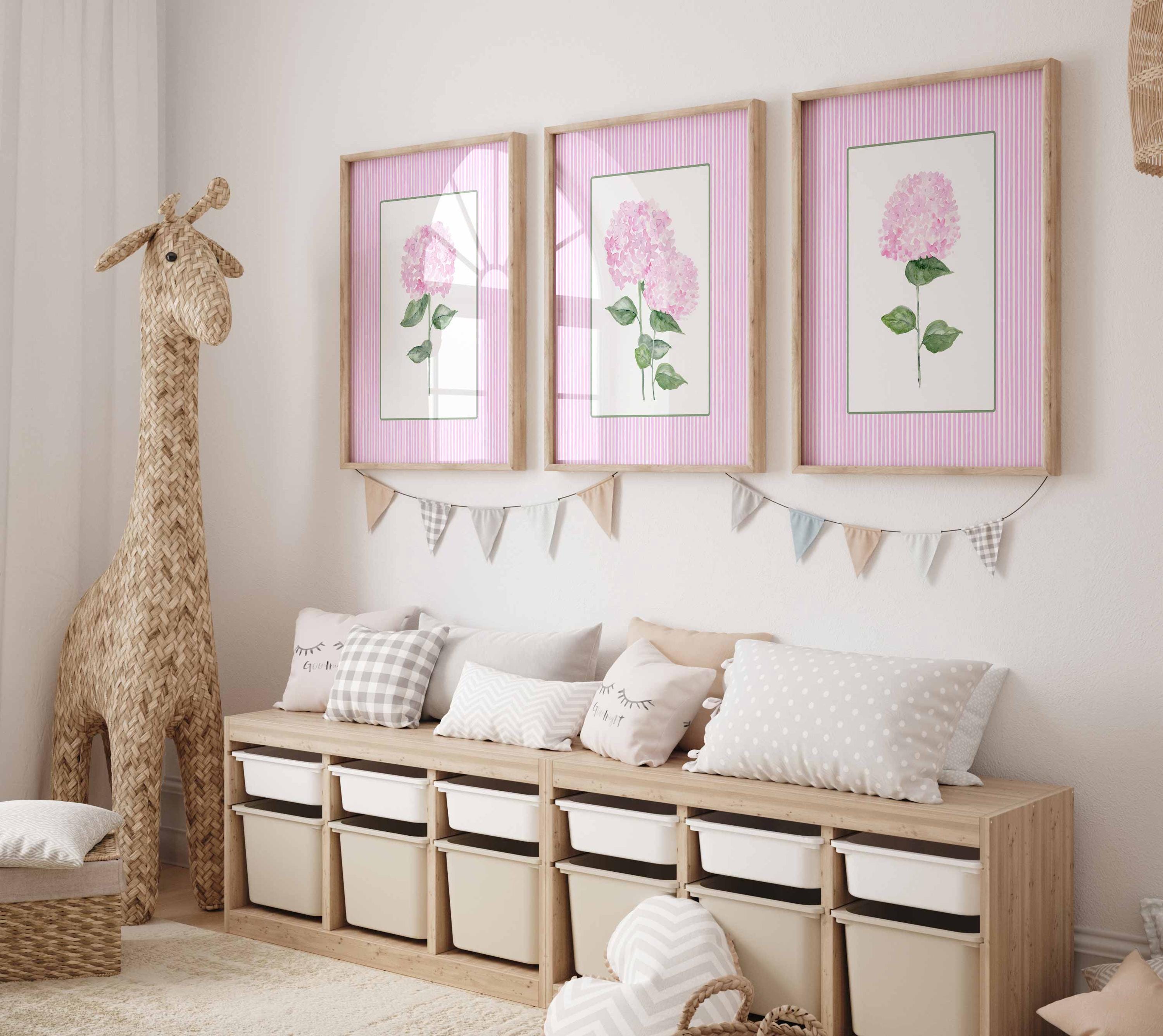 Décor côtier à rayures roses, ensemble de 3 hortensias, art mural tendance « grand millennial », aquarelle florale pour salon, chambre de bébé fille Image secondaire du produit