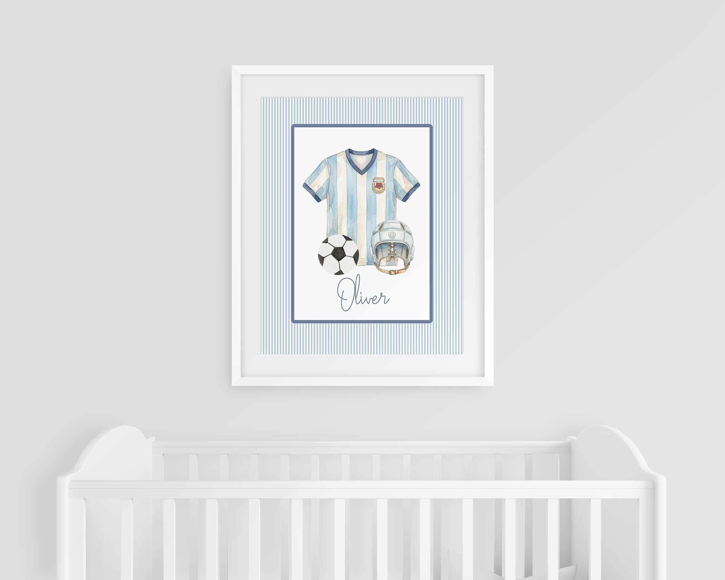 Guardería de fútbol personalizada, impresión de nombre de fútbol personalizada, arte para sala de juegos infantil, dormitorio deportivo para niños, regalo de cumpleaños infantil, decoración de camiseta vintage Imagen secundaria del producto