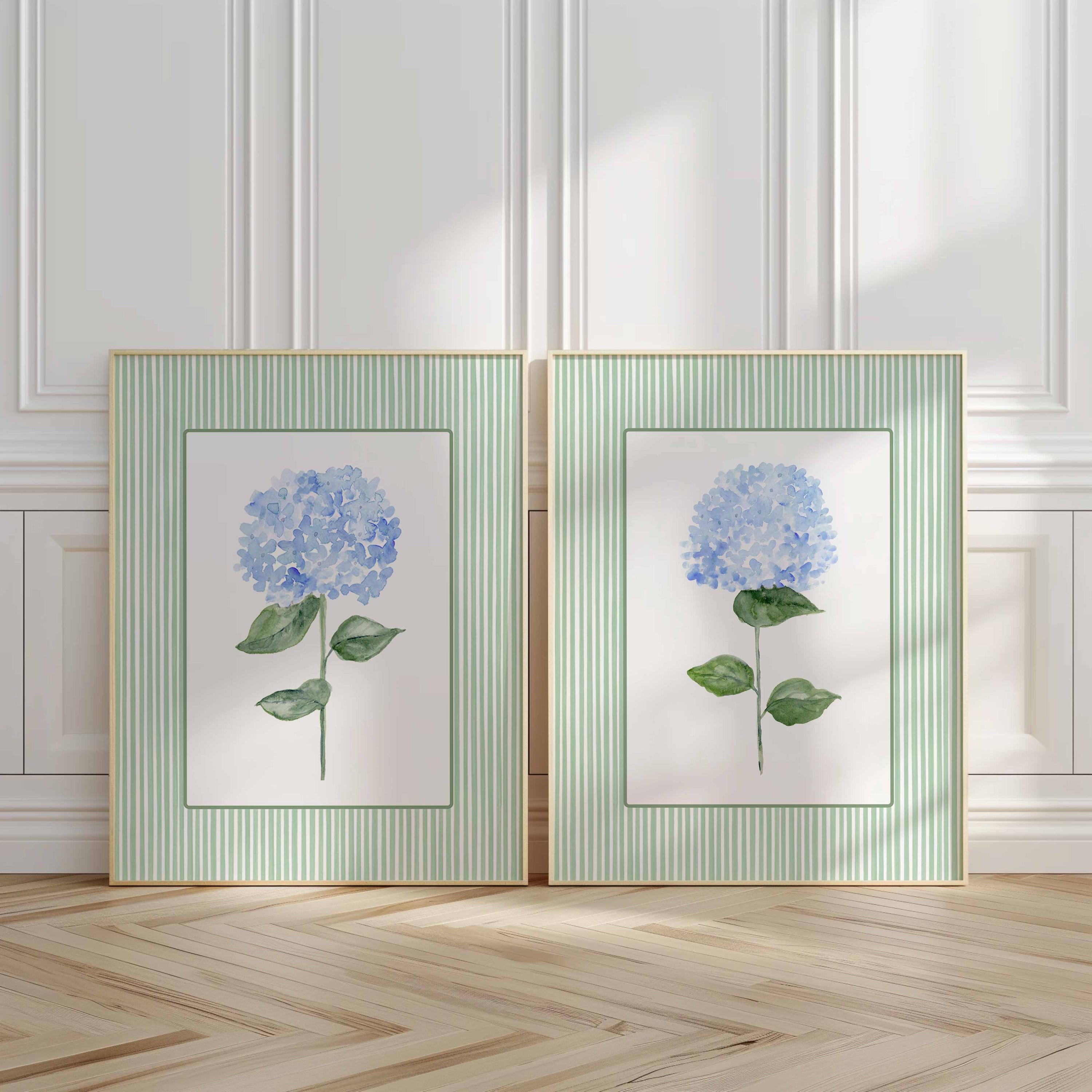 Láminas de hortensias, juego de 2 cuadros decorativos, decoración costera, póster floral estilo "Grandmillennial" en verde y azul, láminas para baño, arte con rayas para pasillo Imagen secundaria del producto