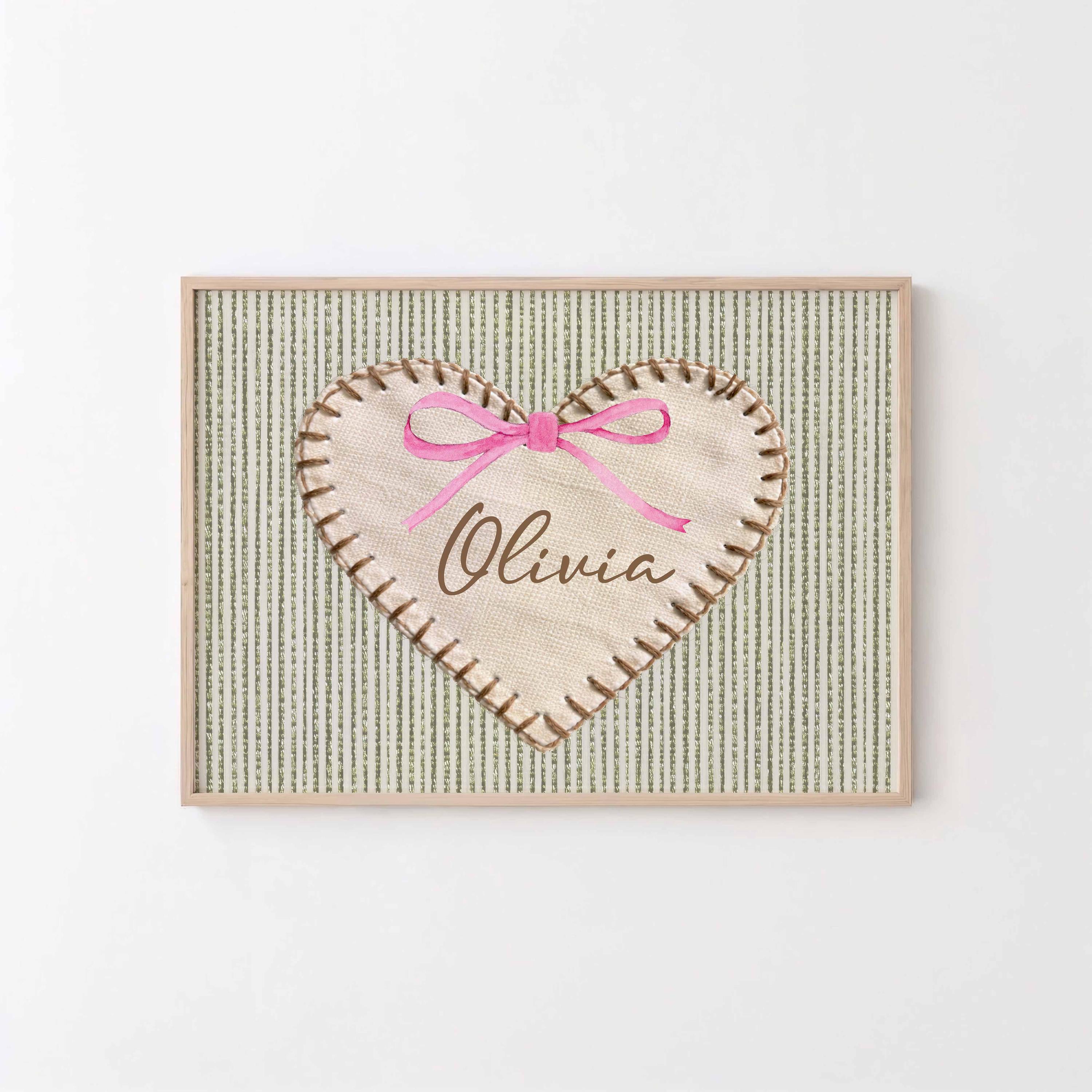 Lámina con nombre personalizado para guardería, decoración para habitación de niña en verde salvia y rosa, estilo coquette, letrero con nombre personalizado, cottagecore, arte grandmillenial Imagen secundaria del producto