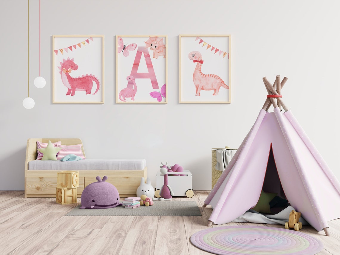 Arte de guardería de dinosaurio rosa rubor, arte de pared de guardería para niña personalizado Imagen secundaria del producto